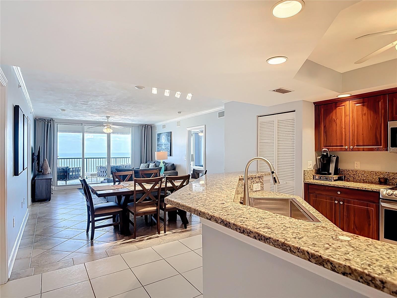 DIMUCCI TWIN TOWERS N & S - Residential