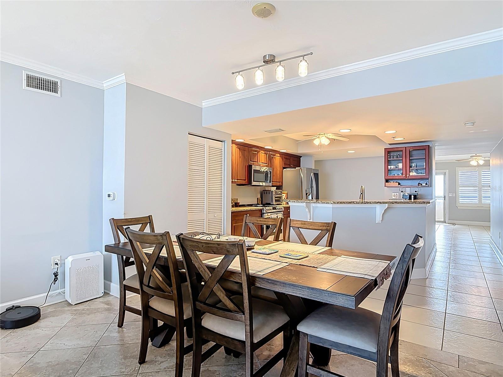 DIMUCCI TWIN TOWERS N & S - Residential