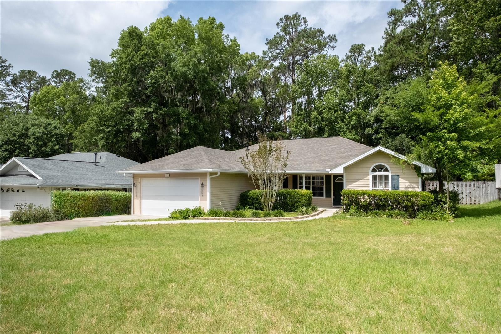 Wonderful 4BR/2BA Home in Broadmoor. Brand NEW Roof (June 2023) Brand NEW HVAC (May 2023). Nice Open Floor plan with 3 way split. Vaulted ceilings in living room with wood burning fireplace. Laminate flooring throughout (NO CARPET). Granite counter tops in kitchen and both baths. Large screened tiled porch that overlooks fully fenced back yard. Enjoy the community pool, playground and clubhouse. Convenient location close to shopping, restaurants and I-75.