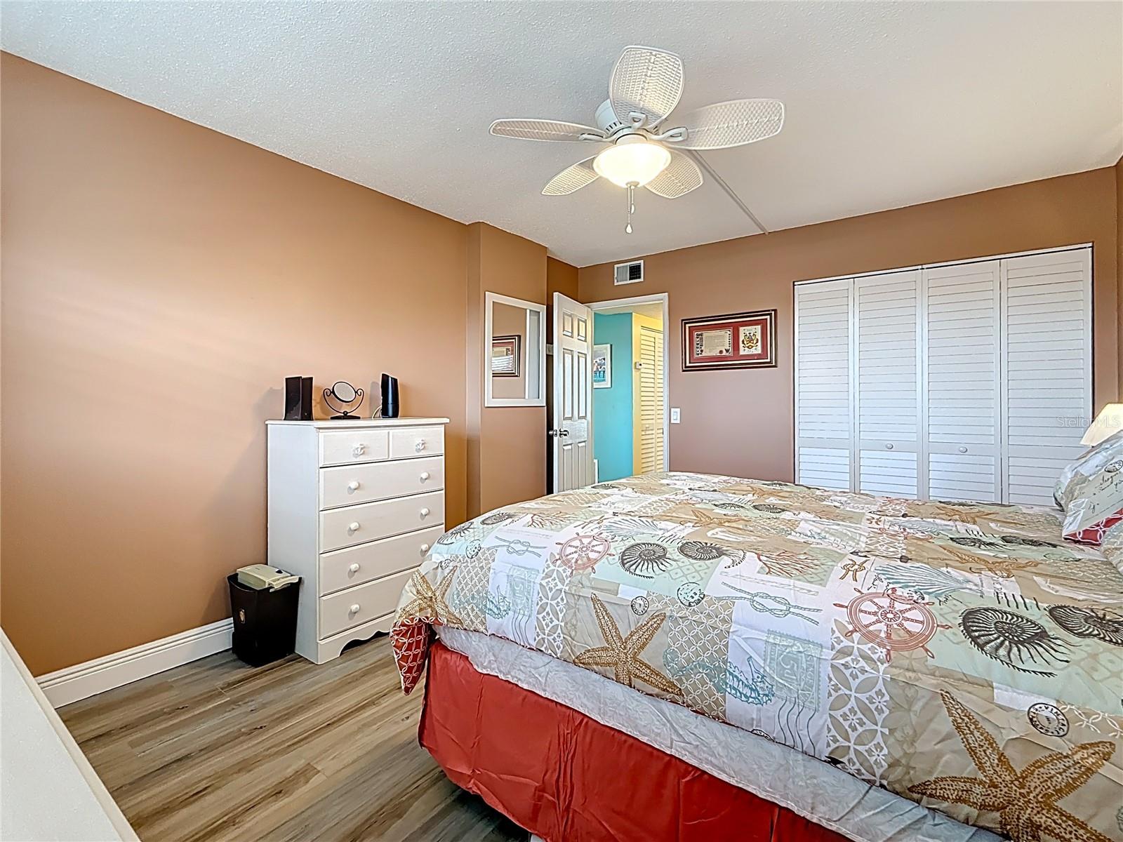 SHORE CREST BLDG - Residential