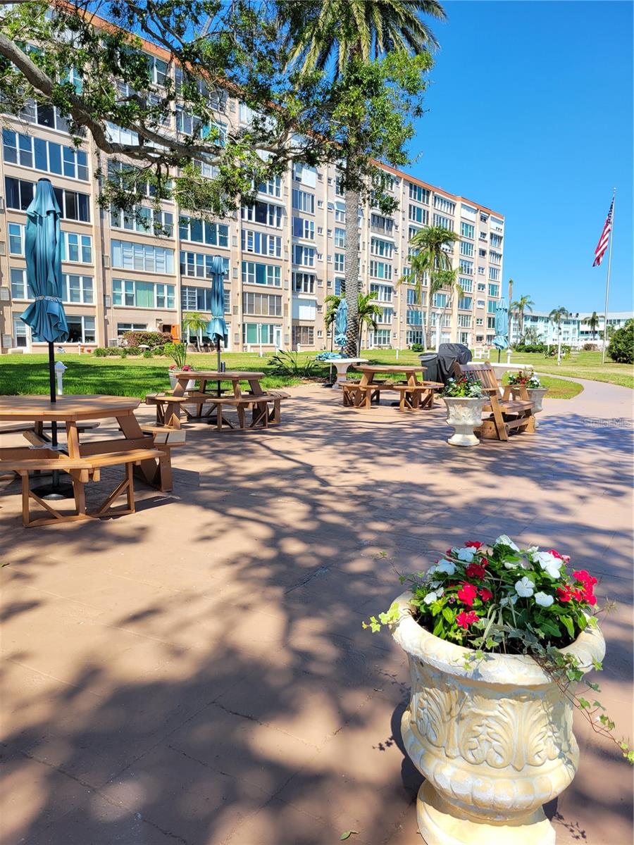 SHORE CREST BLDG - Residential