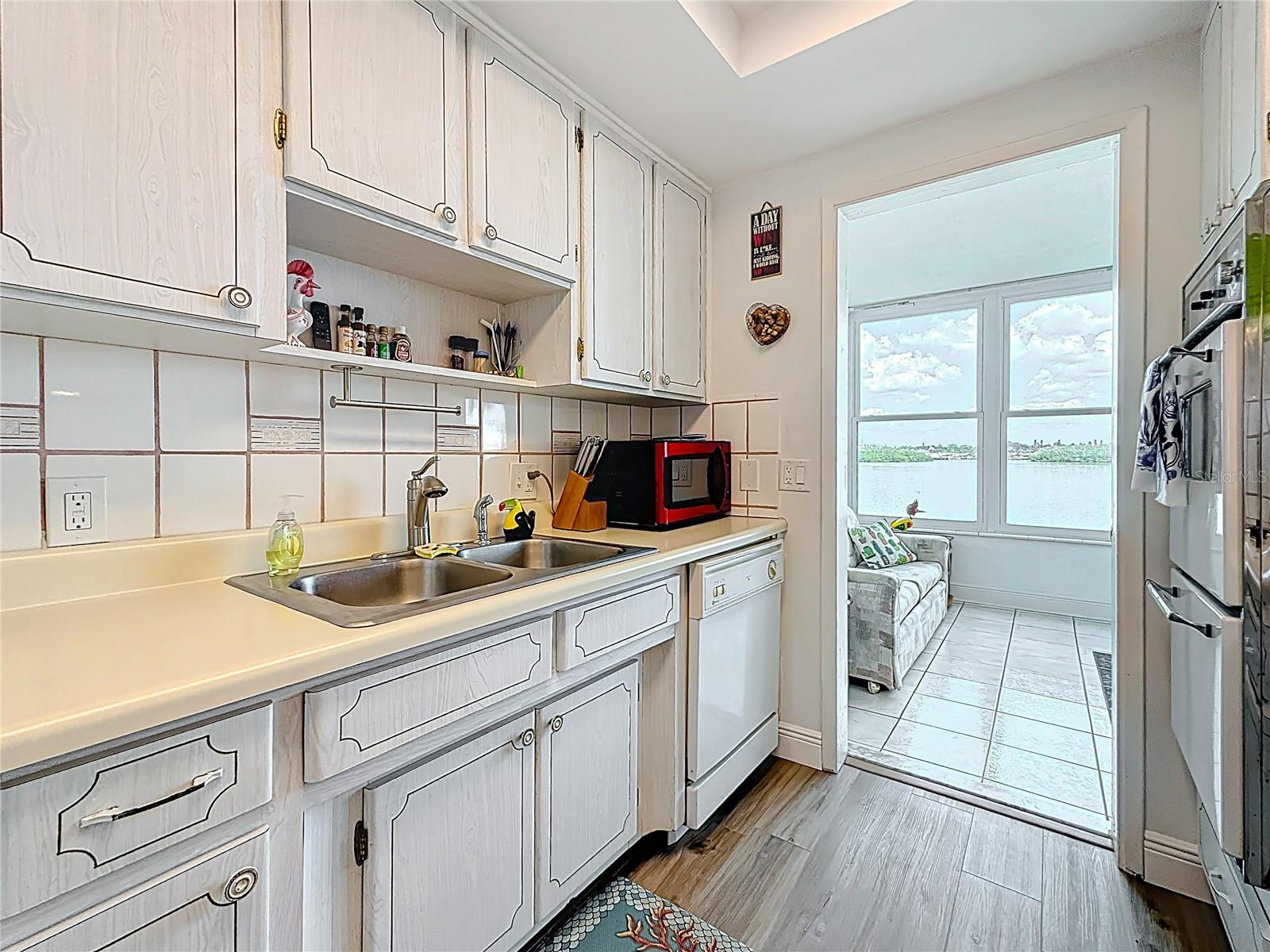 SHORE CREST BLDG - Residential