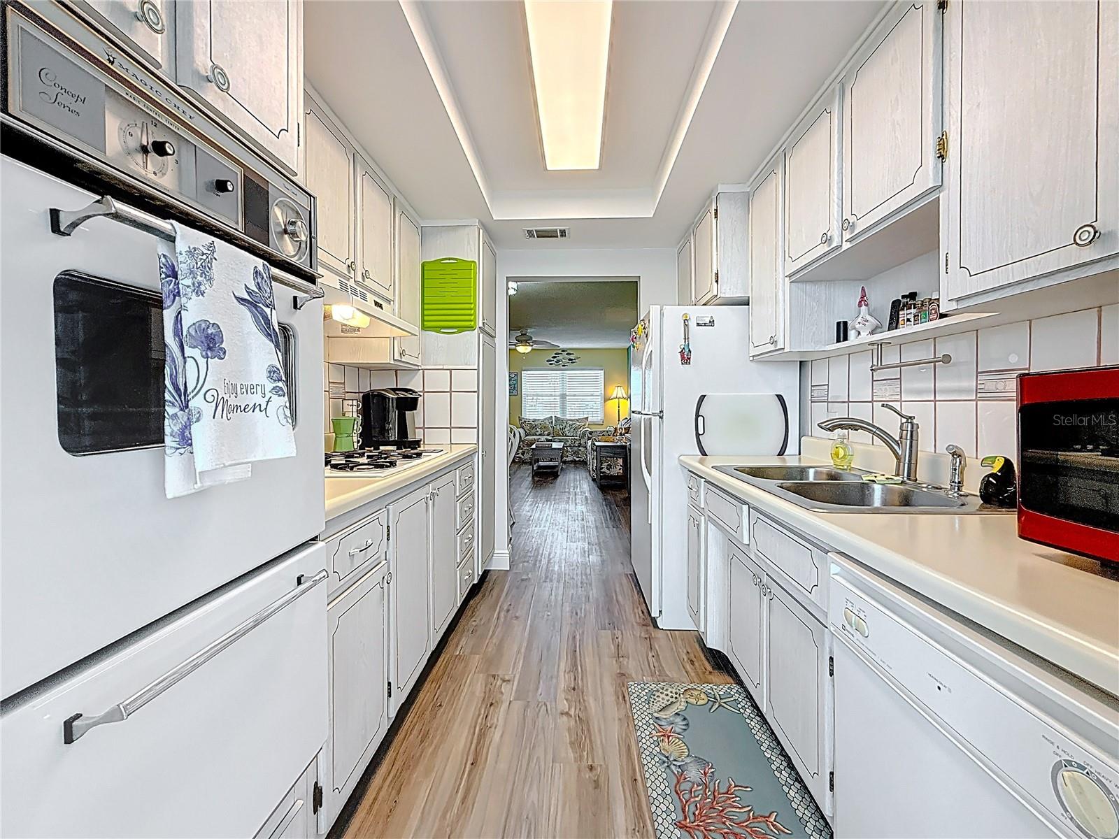 SHORE CREST BLDG - Residential