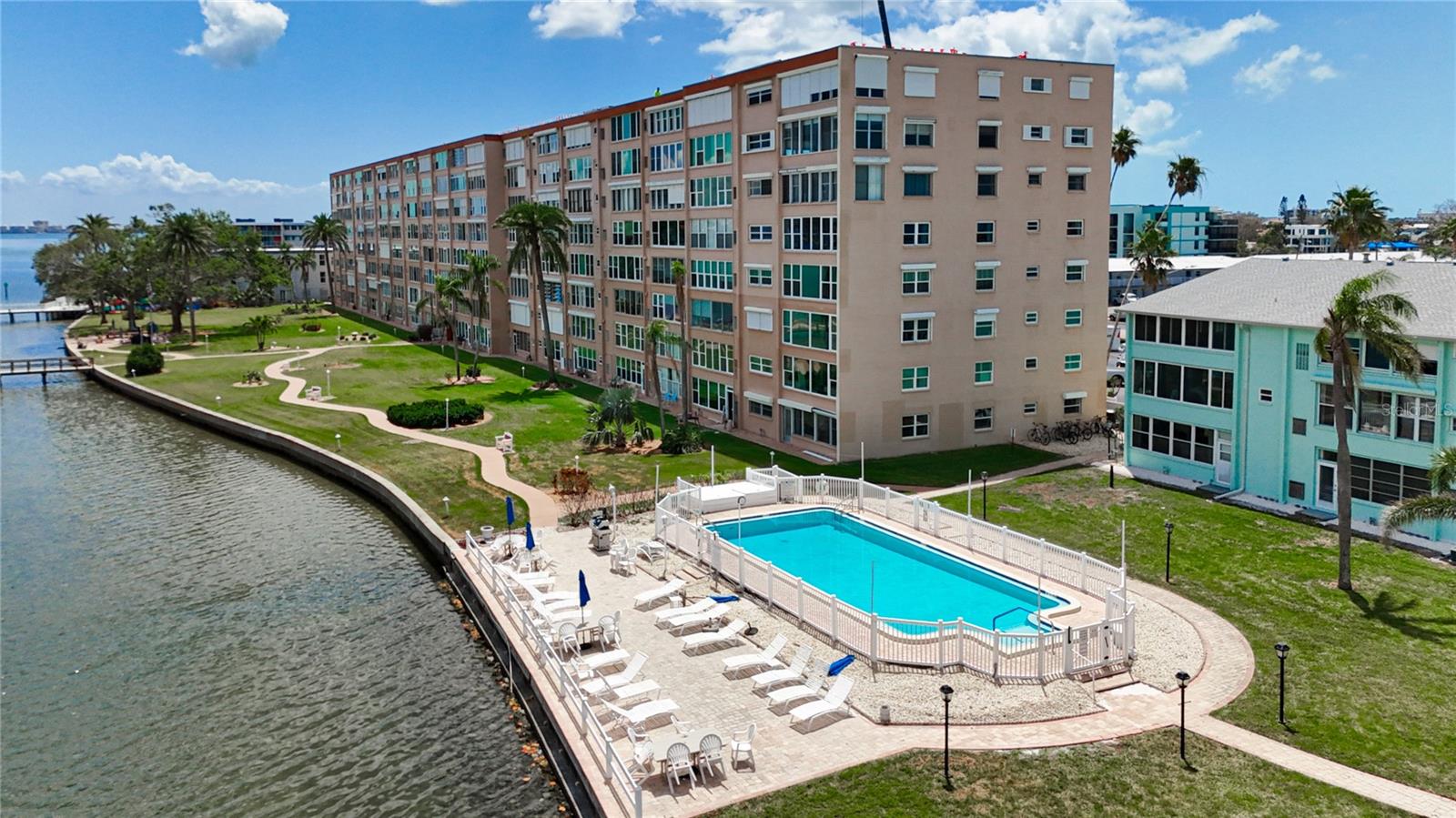 SHORE CREST BLDG - Residential