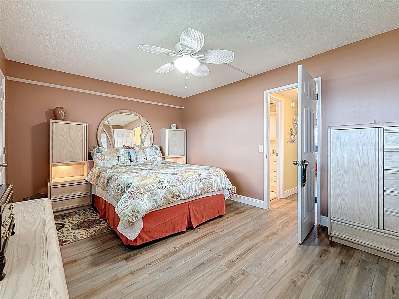 SHORE CREST BLDG - Residential