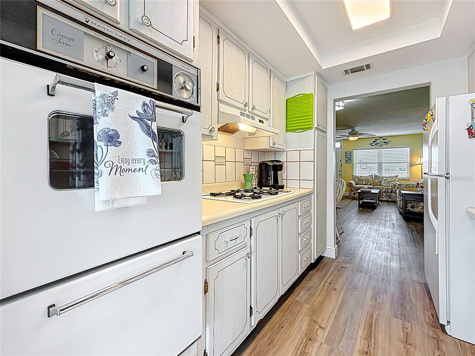 SHORE CREST BLDG - Residential