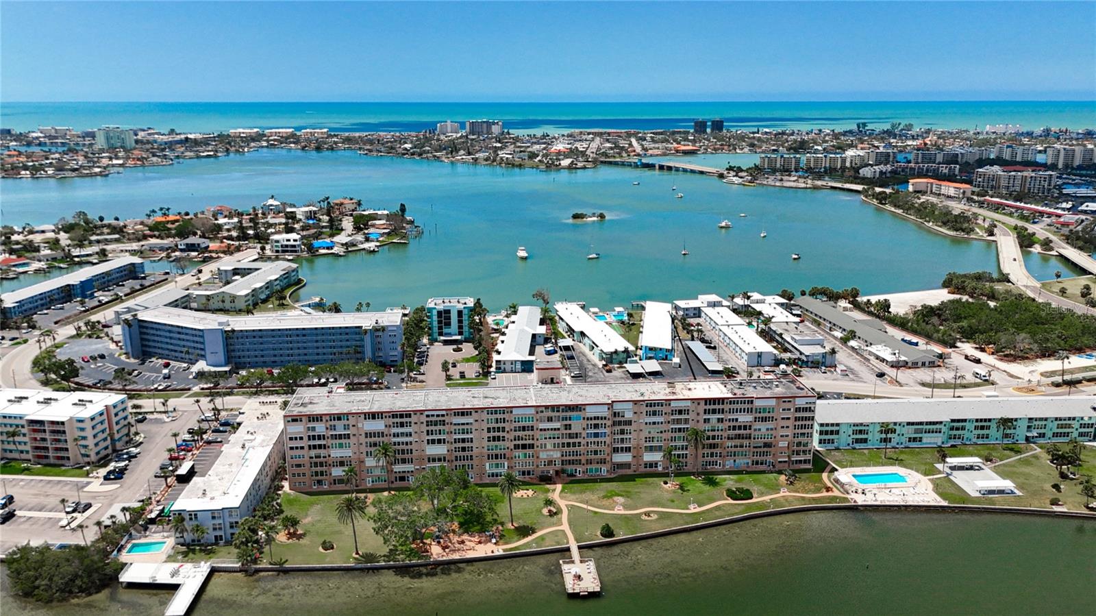 SHORE CREST BLDG - Residential