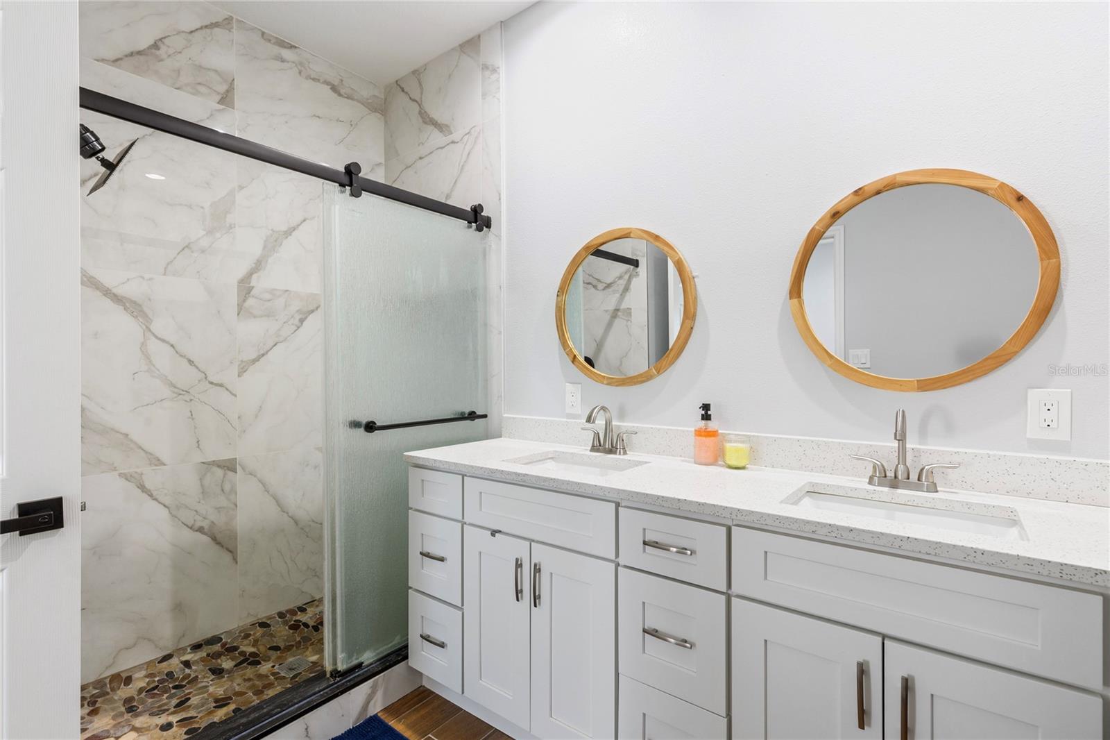 NEW ATHENS CITY - Residential