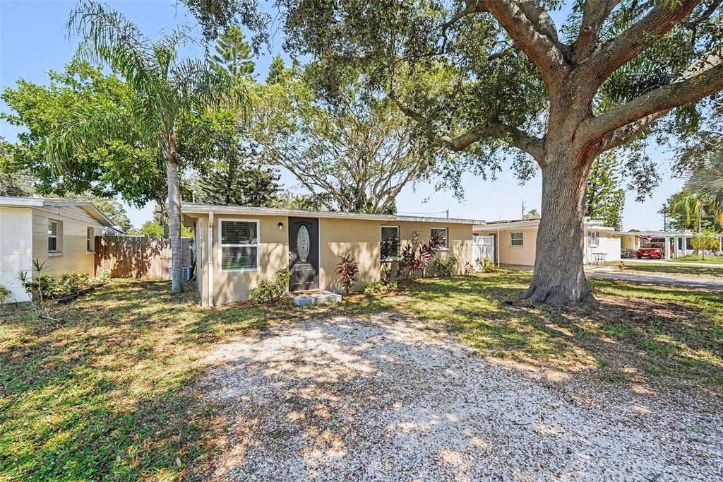 Photo of 10151 114th Terrace N, Largo, FL 33773 (MLS # TB8554214)