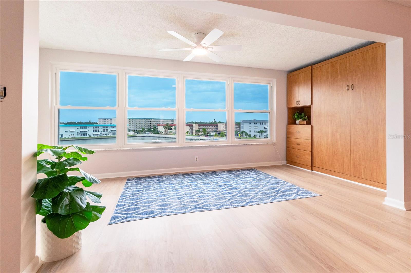 5925 SHORE BOULEVARD S 405