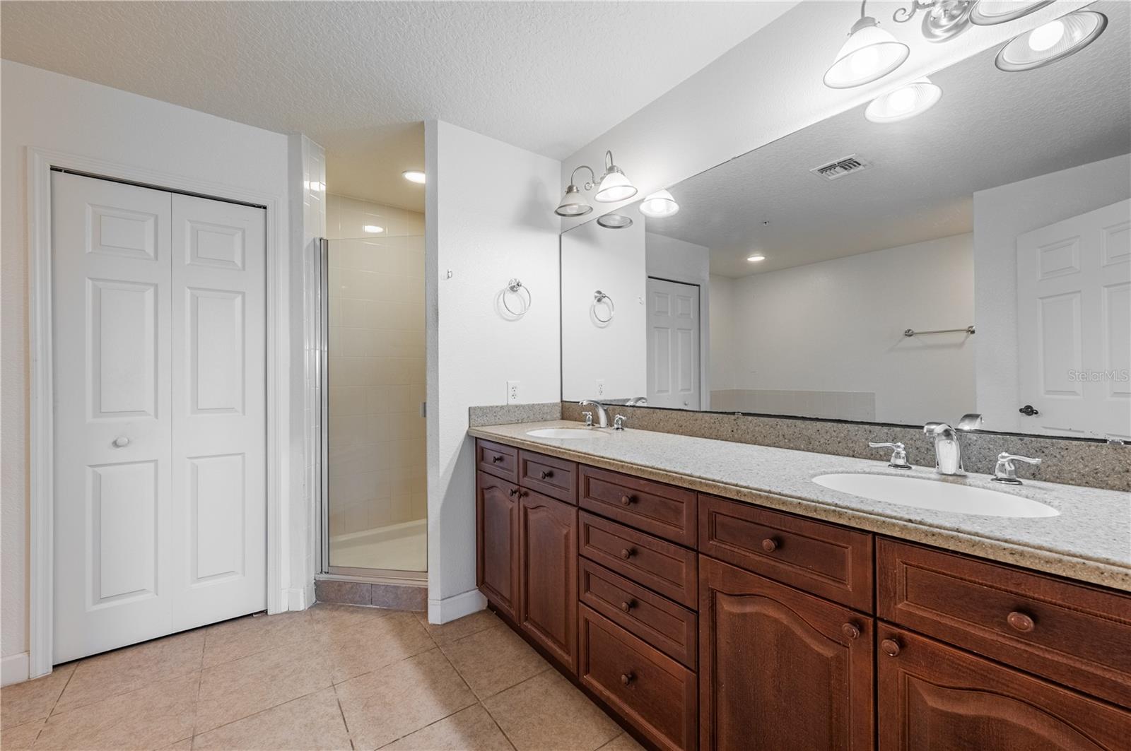 PROMENADE CONDO - Residential Lease