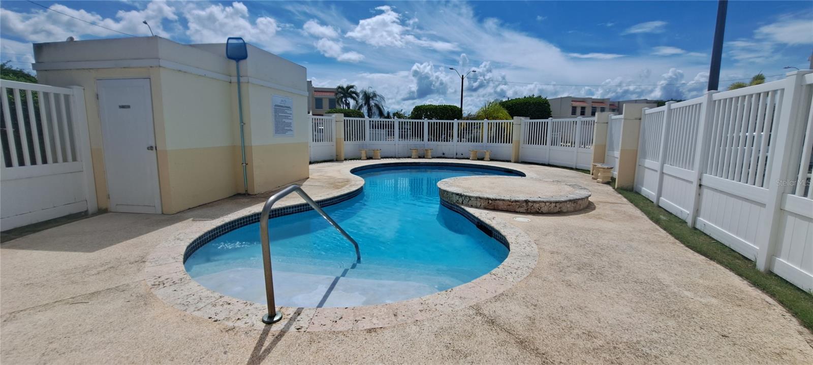 GABLES BREEZE - Residential