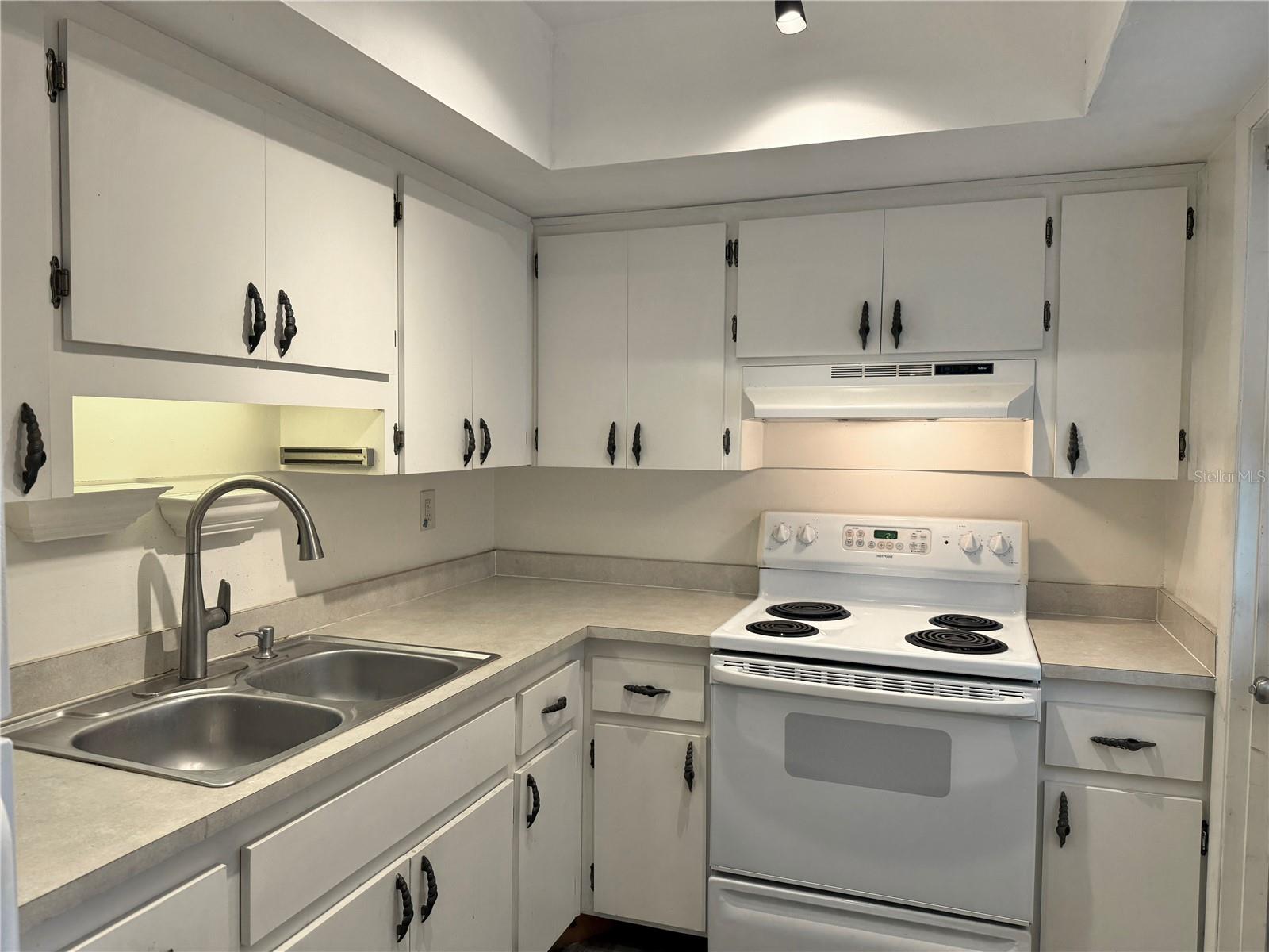 PARKWAY VILLAS - Residential