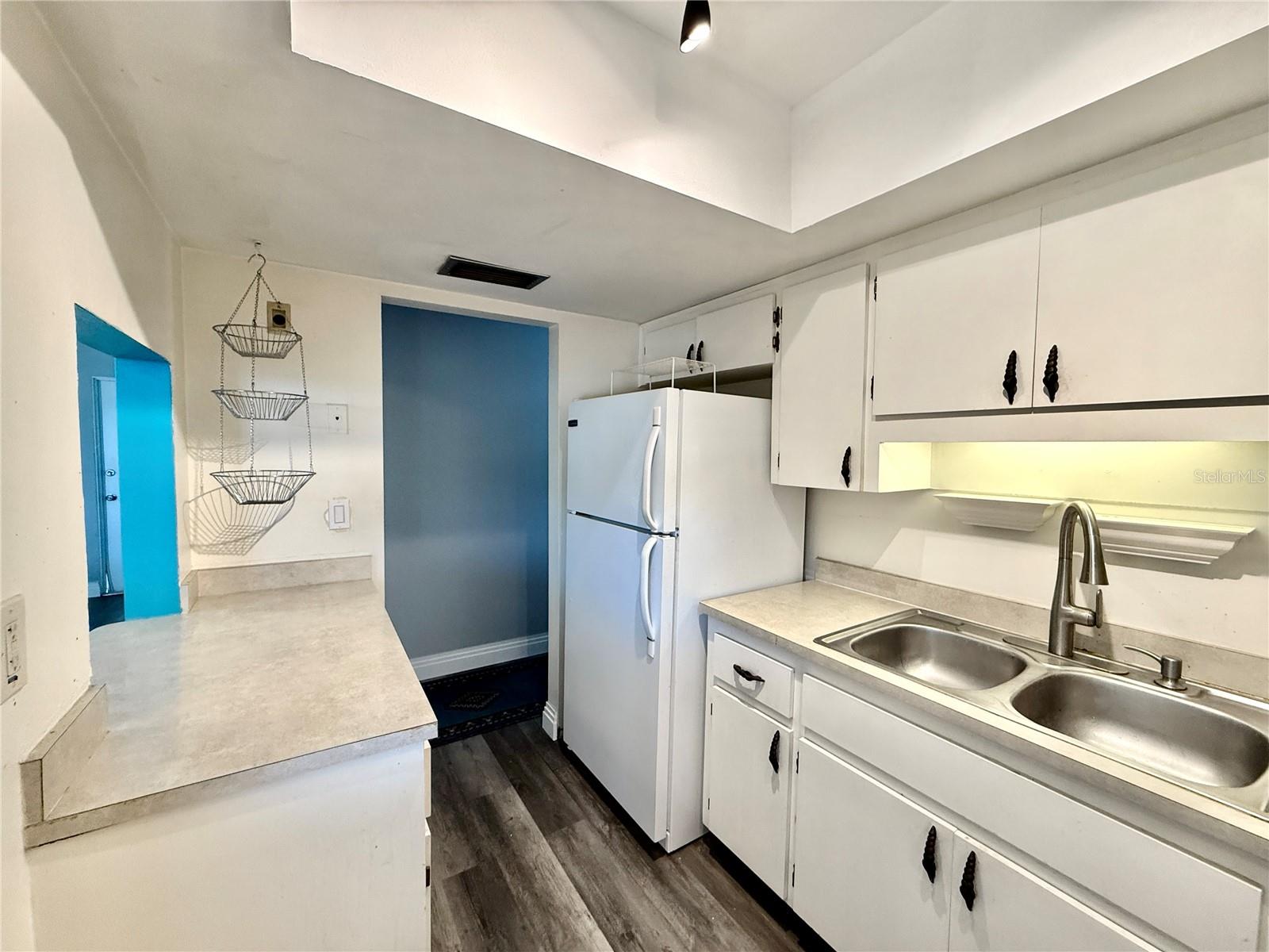 PARKWAY VILLAS - Residential