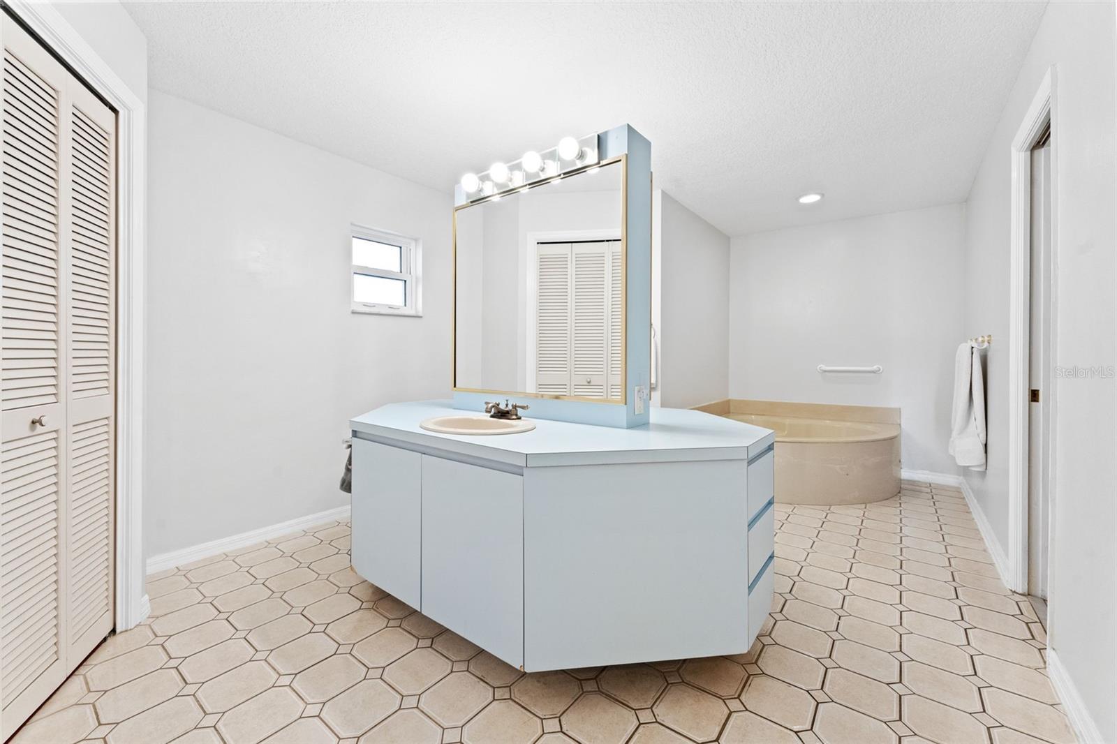 PINELLAS POINT SKYVIEW SHORES 4TH ADD - Residential