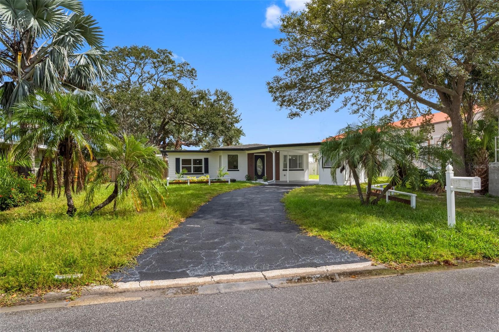 BAYWOOD SHORES - Residential