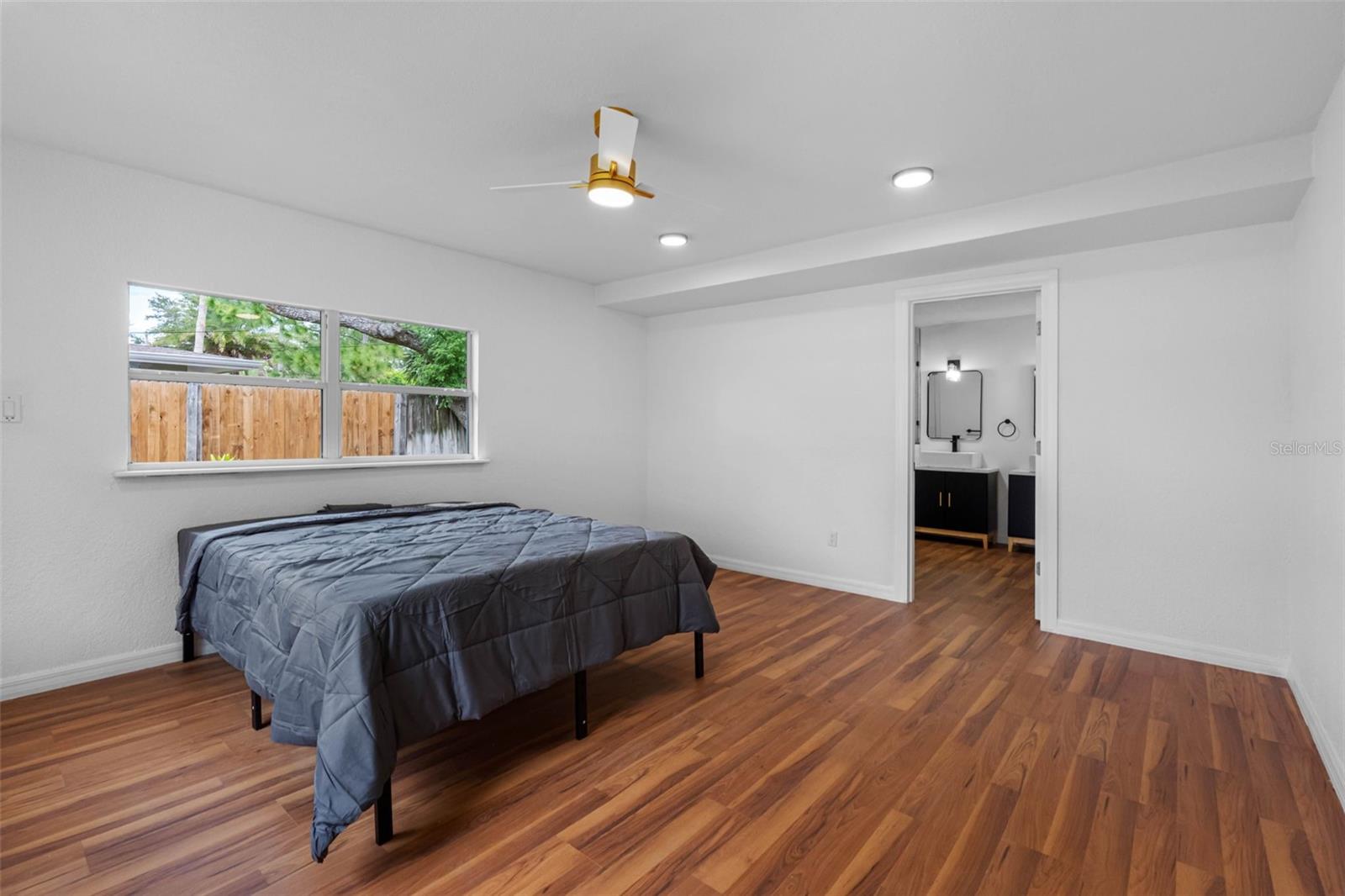 BAYWOOD SHORES - Residential