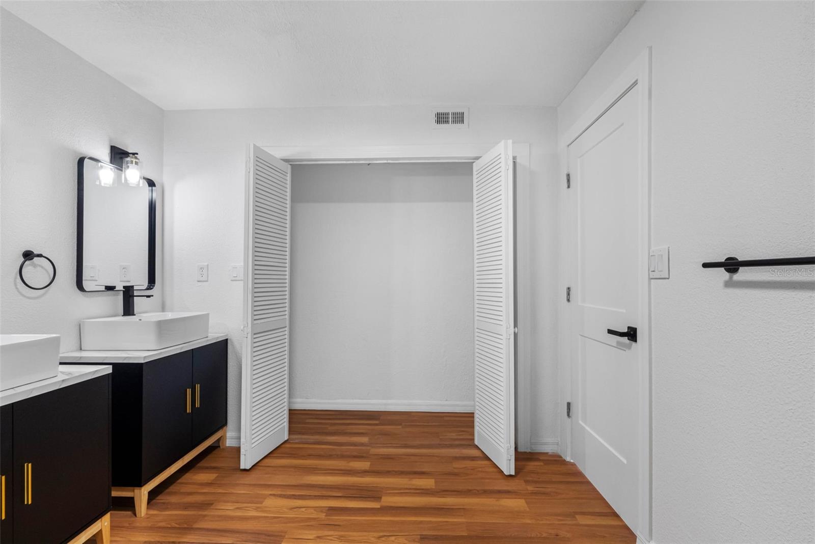 BAYWOOD SHORES - Residential