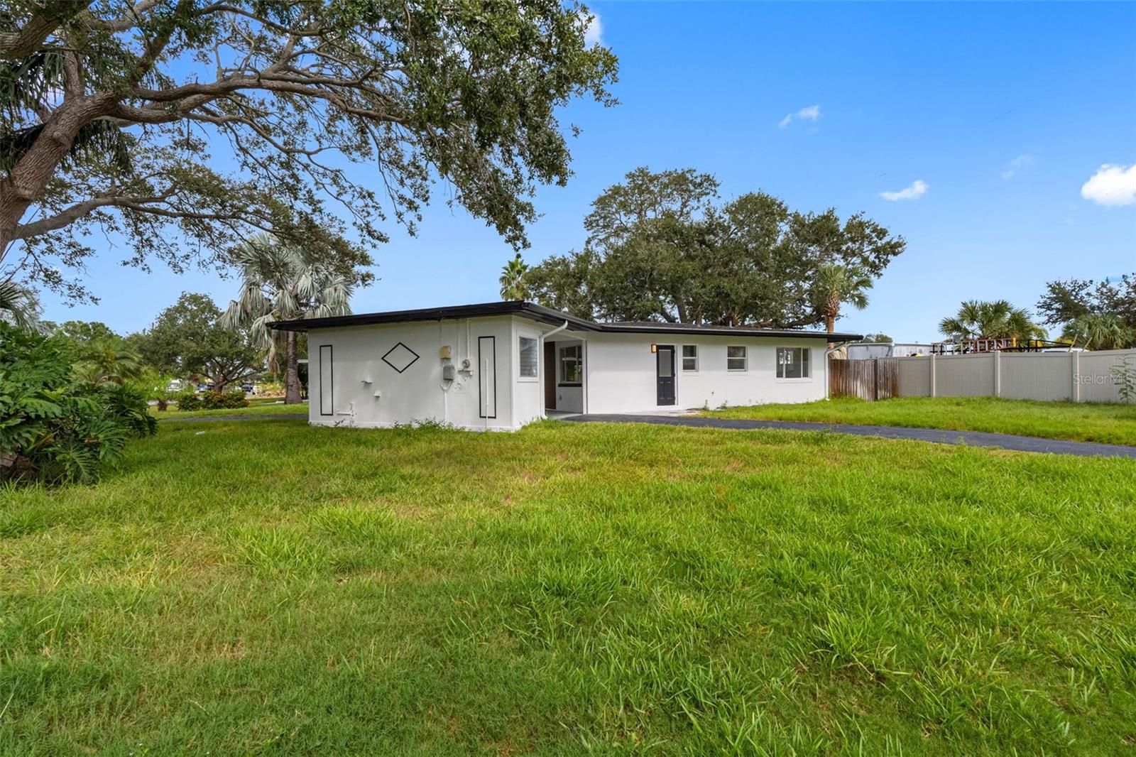 BAYWOOD SHORES - Residential