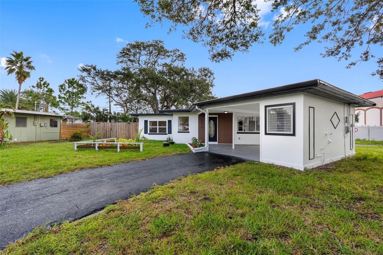 BAYWOOD SHORES - Residential