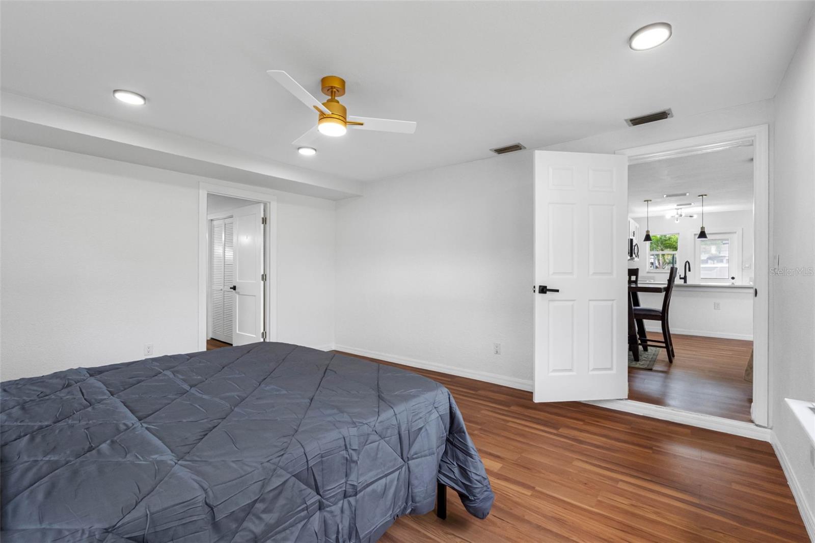 BAYWOOD SHORES - Residential