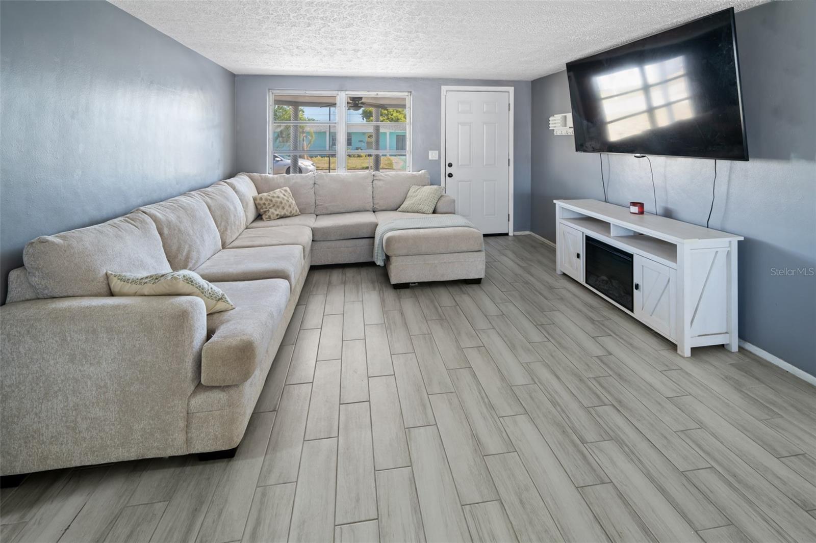 3811 CEDARWOOD DRIVE