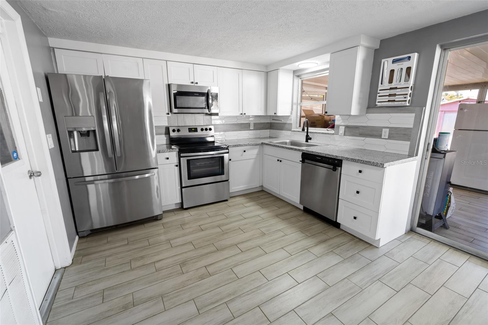 TAHITIAN HOMES - Residential