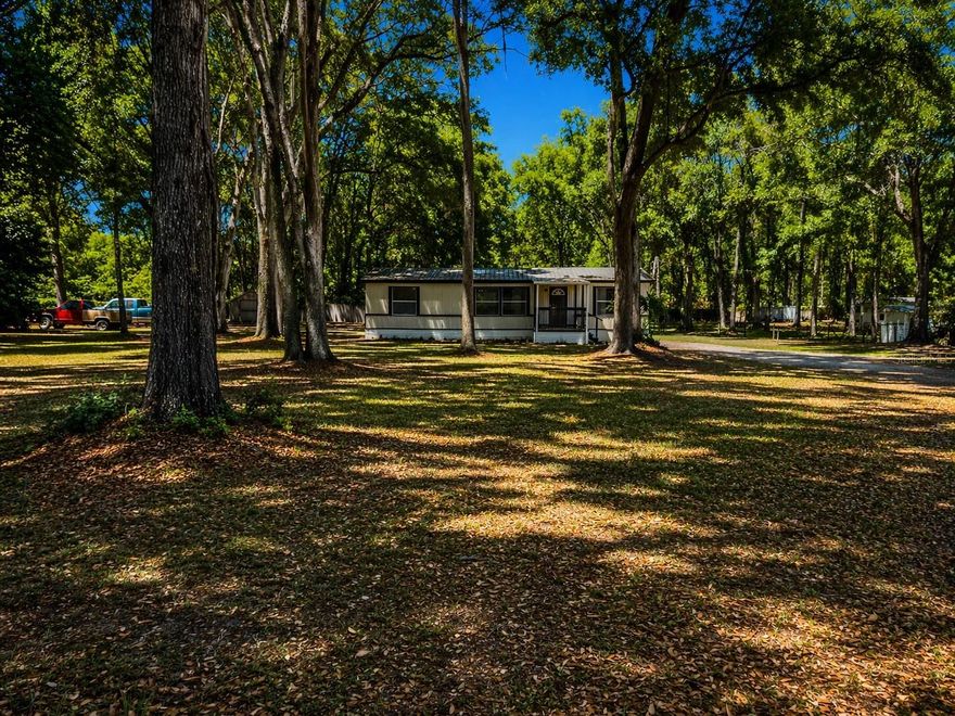 Check out this 3-bedroom, 2-bathroom home situated on over an acre in Gainesville! Located in a non-HOA neighborhood, you’ll enjoy the freedom to truly make this property your own. Inside, you’ll find vinyl plank flooring and new carpet, making maintenance easy and efficient. The semi-updated kitchen offers great functionality, while the split floor plan provides added privacy for guests. Major updates include a 2025 roof, a new well in 2024, and full repiping with PVC. Schedule your private showing today!
