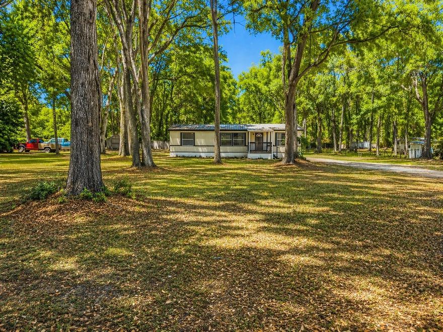 Check out this 3-bedroom, 2-bathroom home situated on over an acre in Gainesville! Located in a non-HOA neighborhood, you’ll enjoy the freedom to truly make this property your own. Inside, you’ll find vinyl plank flooring and new carpet, making maintenance easy and efficient. The semi-updated kitchen offers great functionality, while the split floor plan provides added privacy for guests. Major updates include a 2025 roof, a new well in 2024, and full repiping with PVC. Schedule your private showing today!