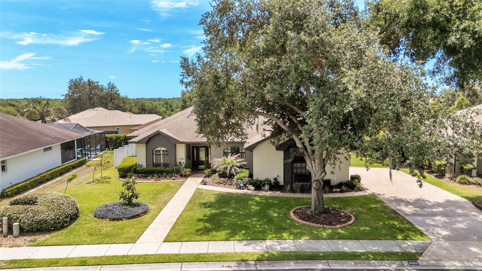 2104 LONGLEAF CIRCLE