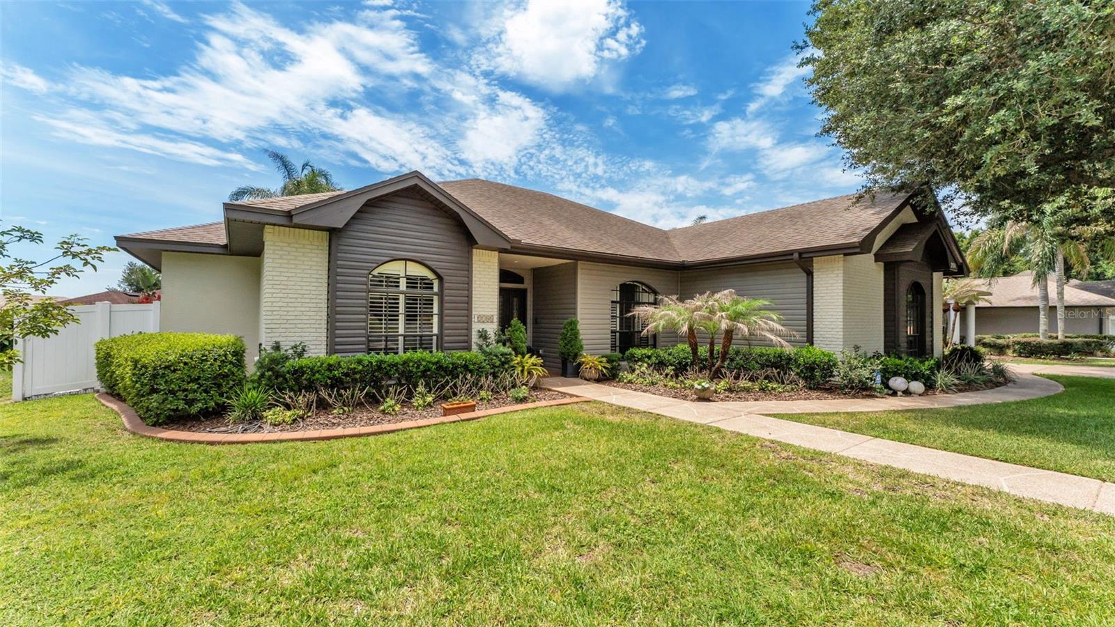 2104 LONGLEAF CIRCLE