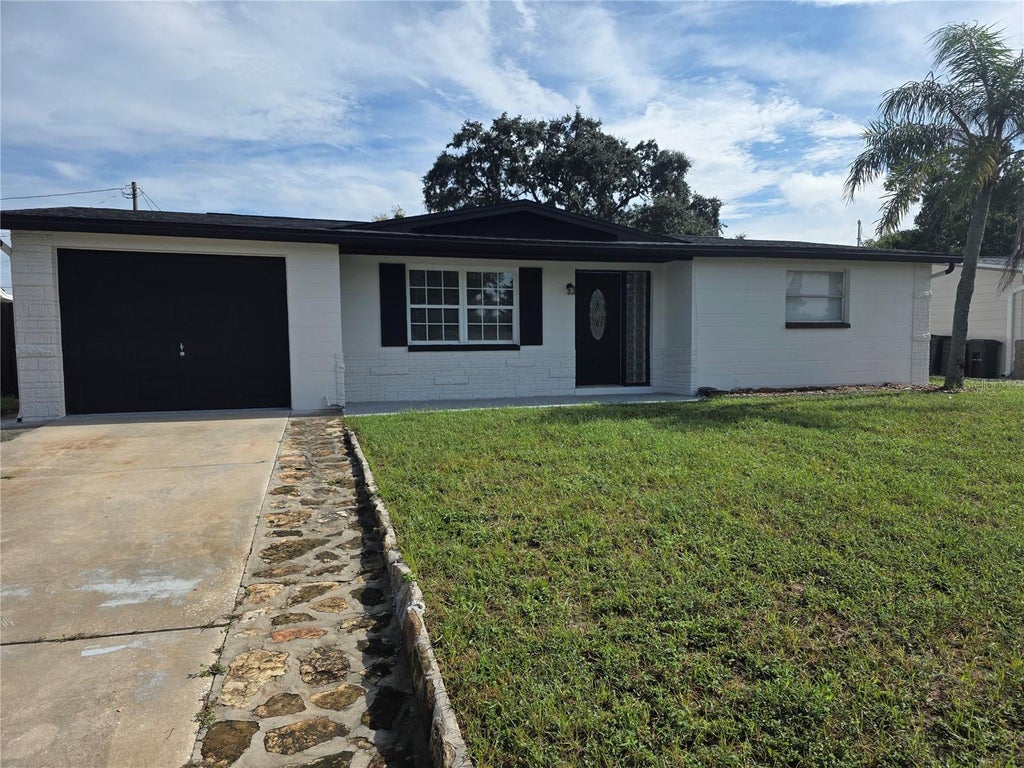 Photo of 7401 Country Club Drive, Hudson, FL 34667 (MLS # TB8555455)