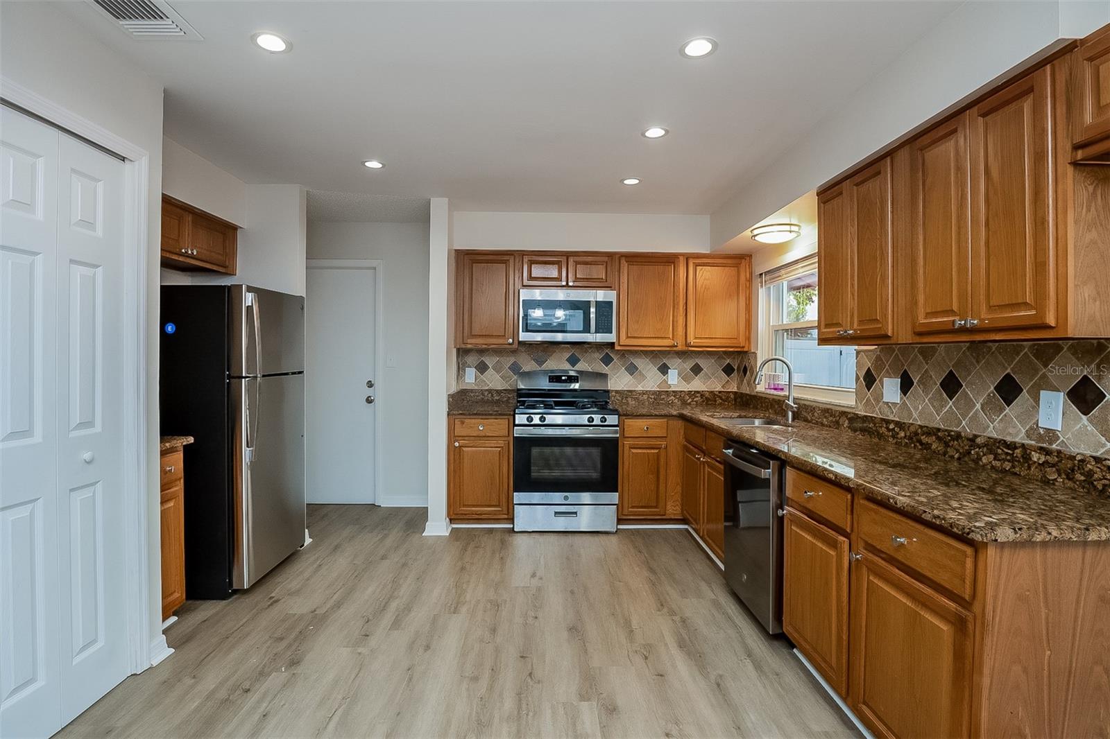 PEPPER MILL SEC 04 - Residential Lease