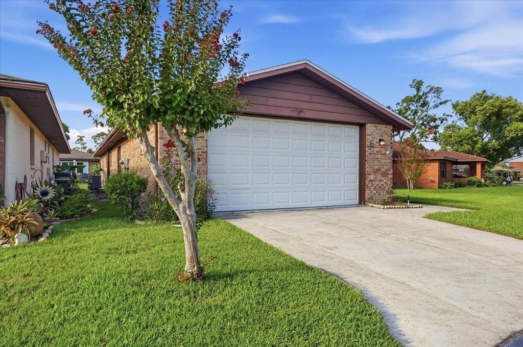Photo of 478 Lake Carolyn Circle, Lakeland, FL 33813 (MLS # P4939526)