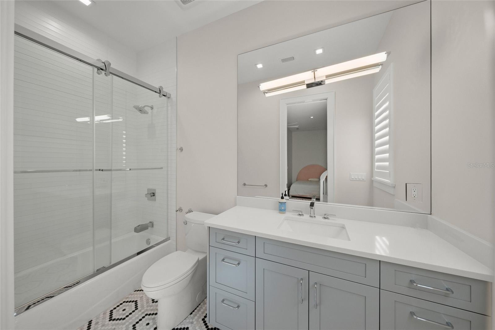 HANSENS SUB OPPOSITE PG IN PB - Residential