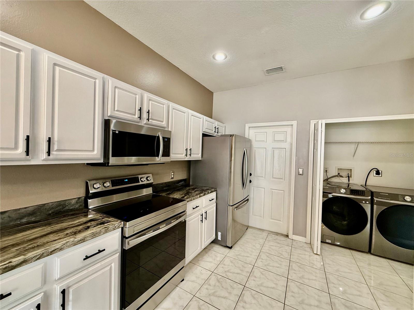 CASA BLANCA - Residential Lease