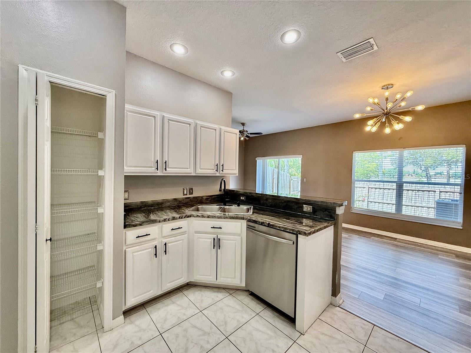 CASA BLANCA - Residential Lease