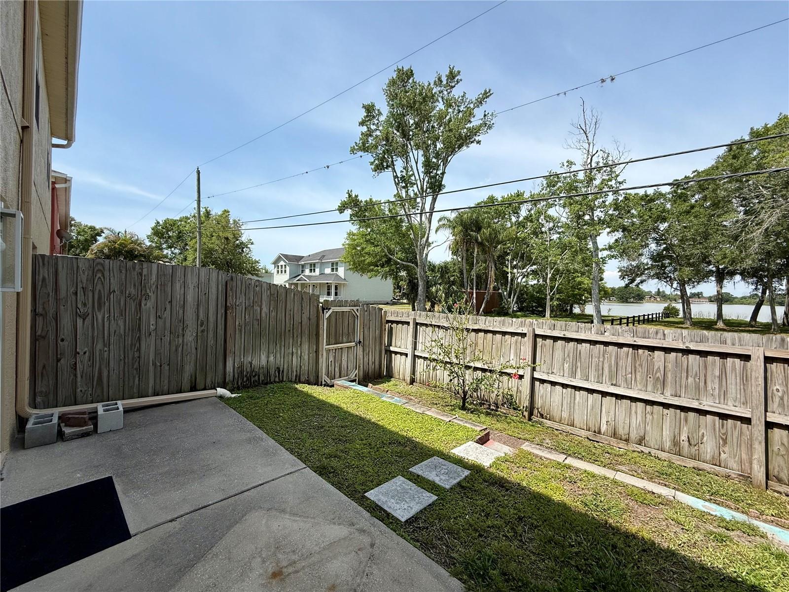 CASA BLANCA - Residential Lease