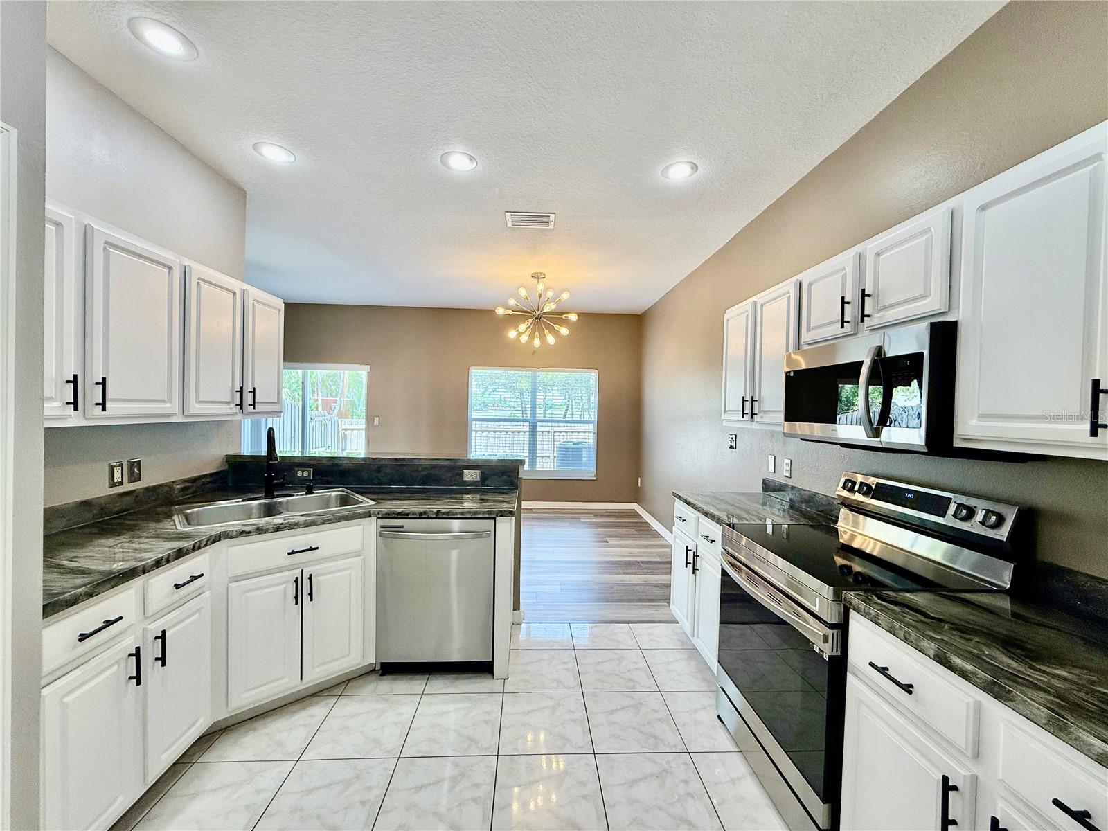 CASA BLANCA - Residential Lease