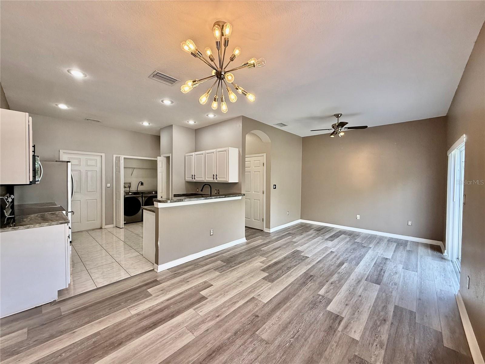 CASA BLANCA - Residential Lease