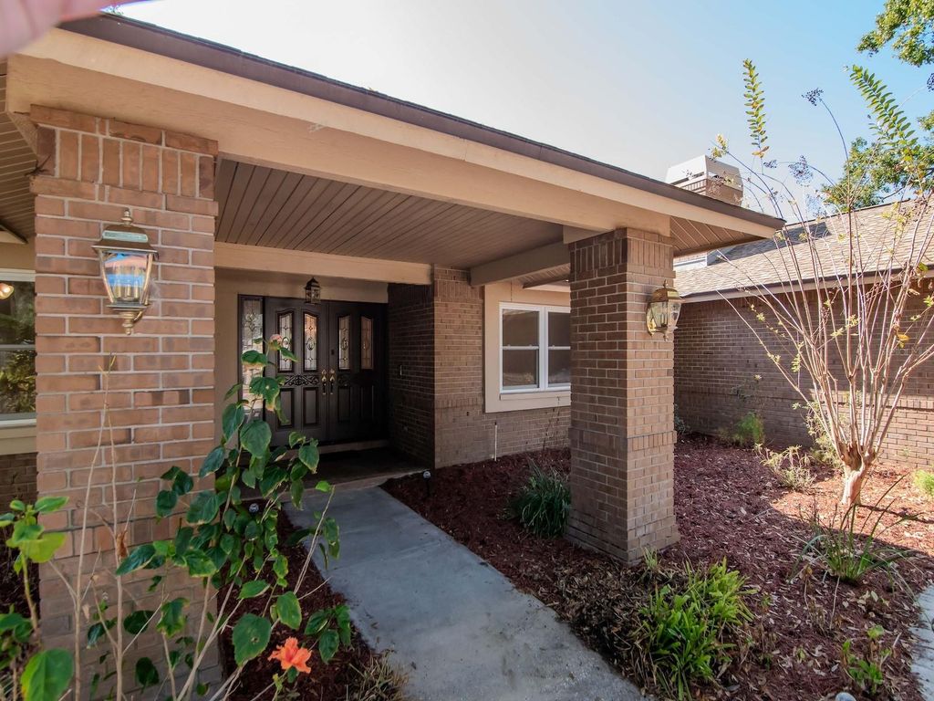 Photo of 4618 Westford Circle, Tampa, FL 33618 (MLS # TB8439340)