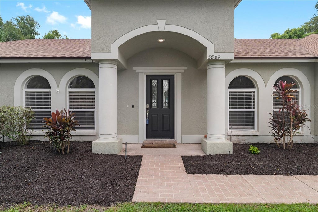 Photo of 3809 Hanover Hill Dr, Valrico, FL 33596 (MLS # TB8552227)