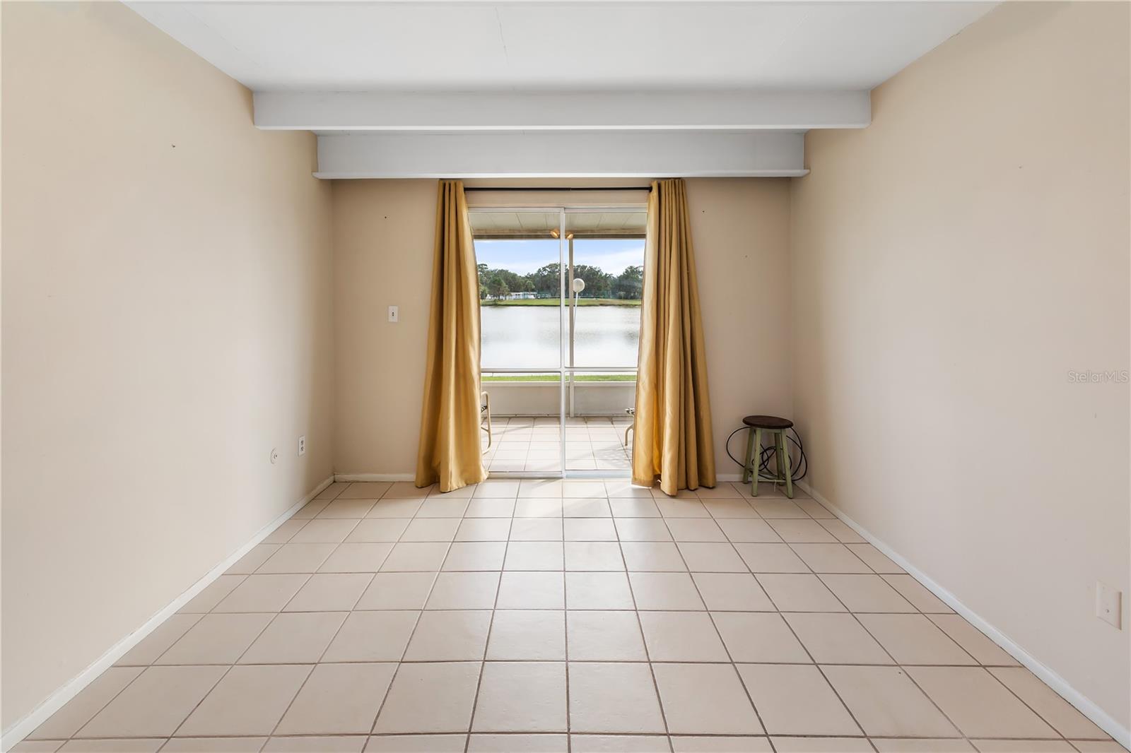 LAKESHORE CLUB - Residential