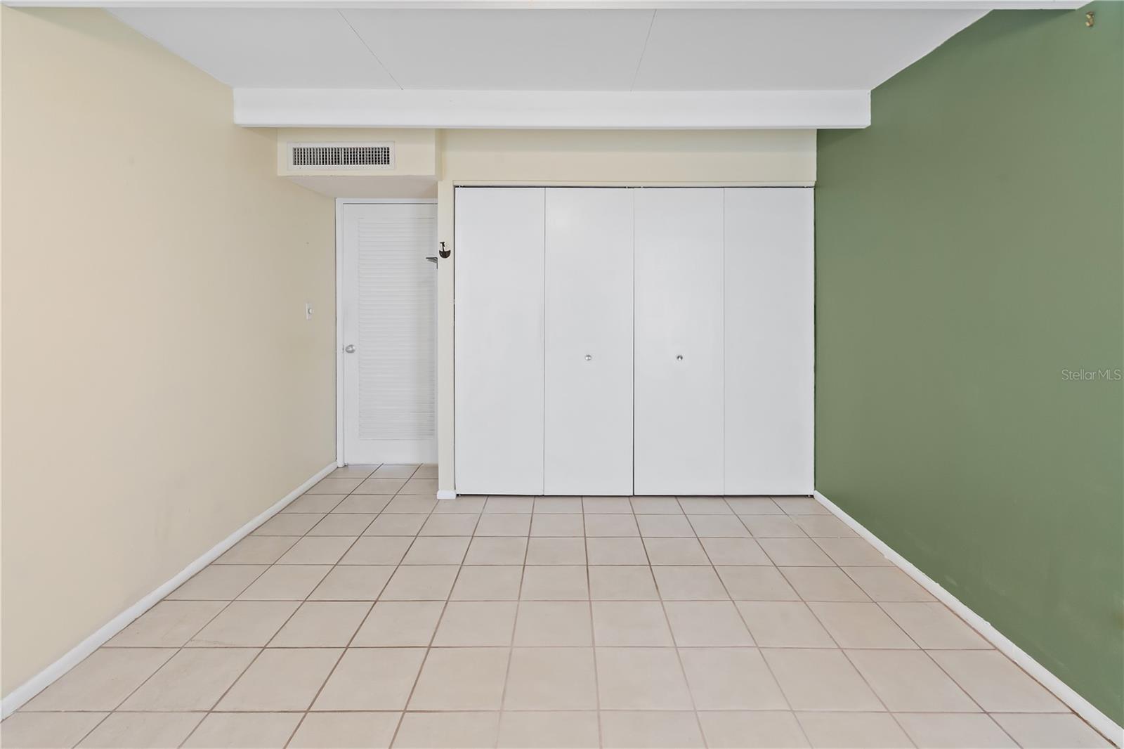 LAKESHORE CLUB - Residential