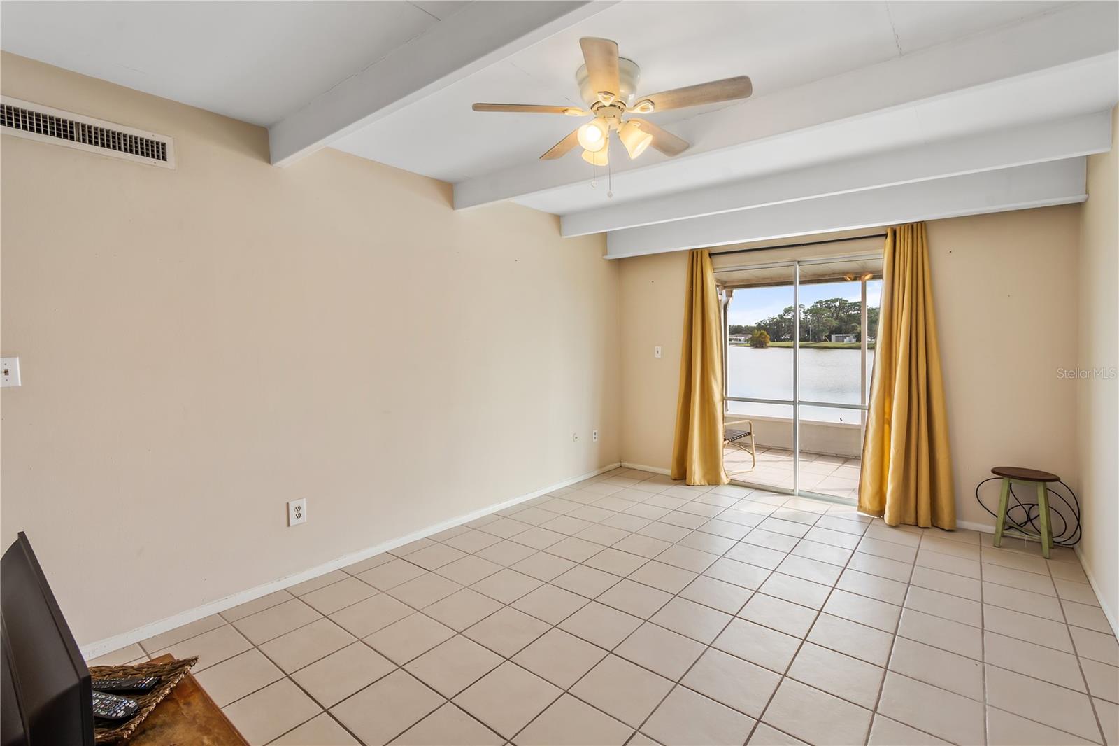 LAKESHORE CLUB - Residential