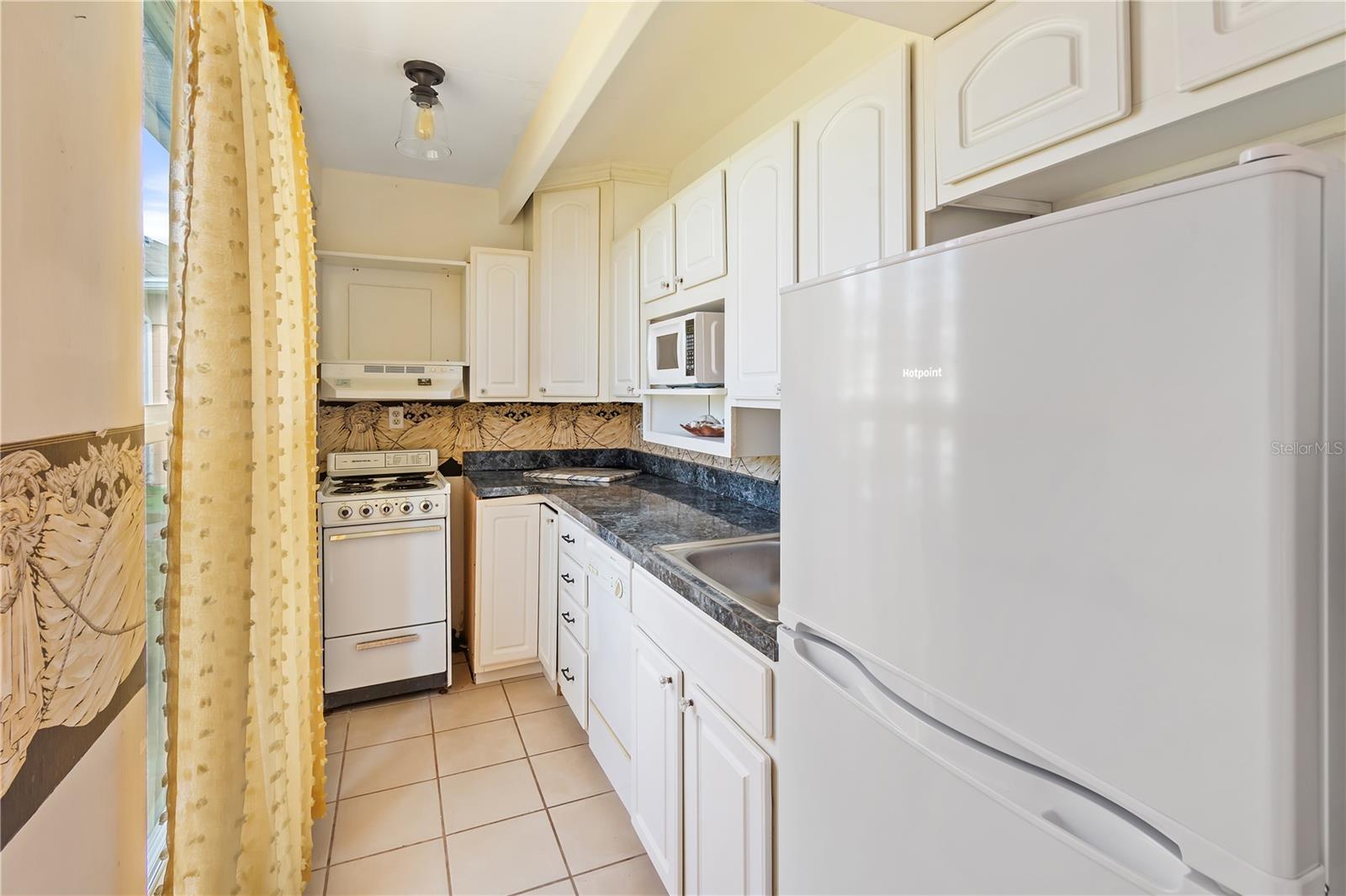 LAKESHORE CLUB - Residential