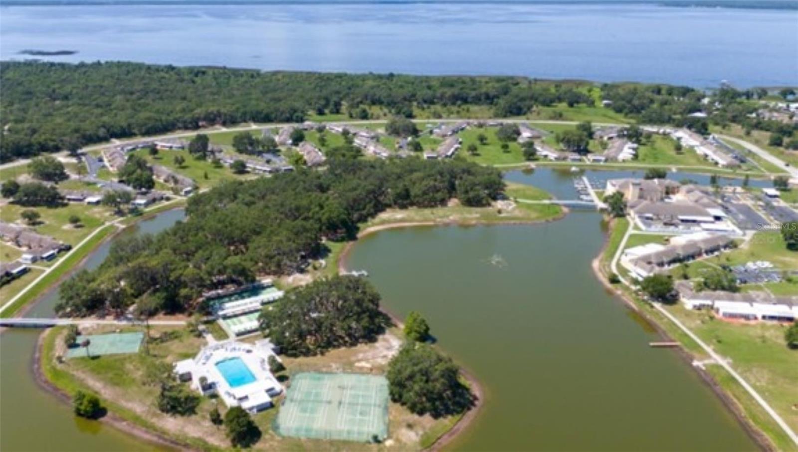 LAKESHORE CLUB - Residential