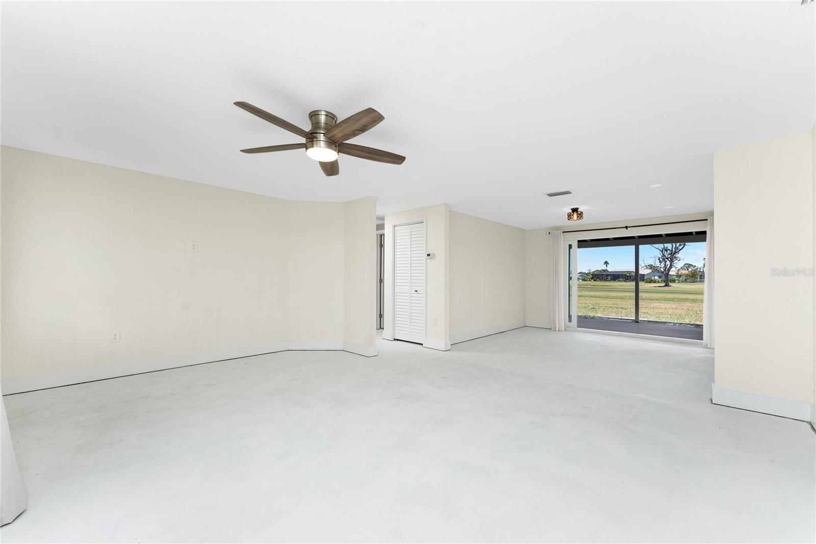 11 OAKLAND HILLS ROAD