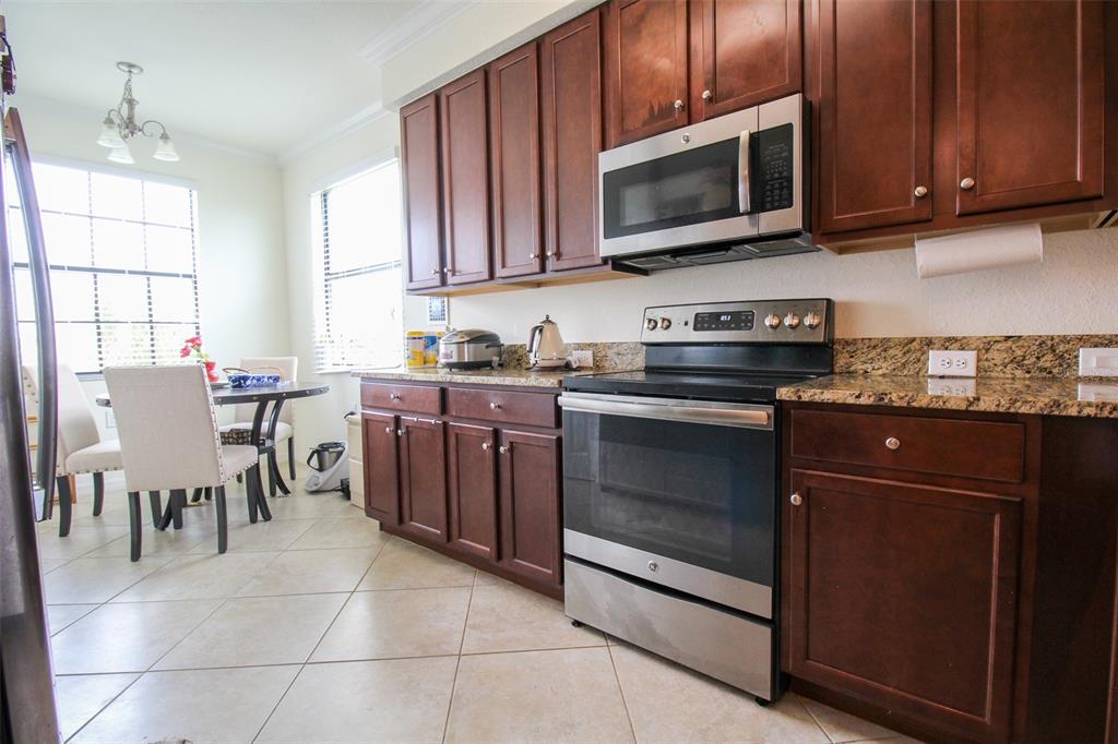 TERRACE II AT LAKEWOOD NATIONAL PH I - Residential Lease