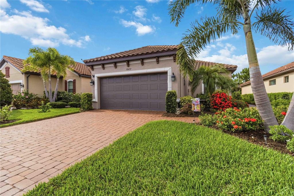 Photo of 10437 Highland Park Place, Palmetto, FL 34221 (MLS # A4697011)
